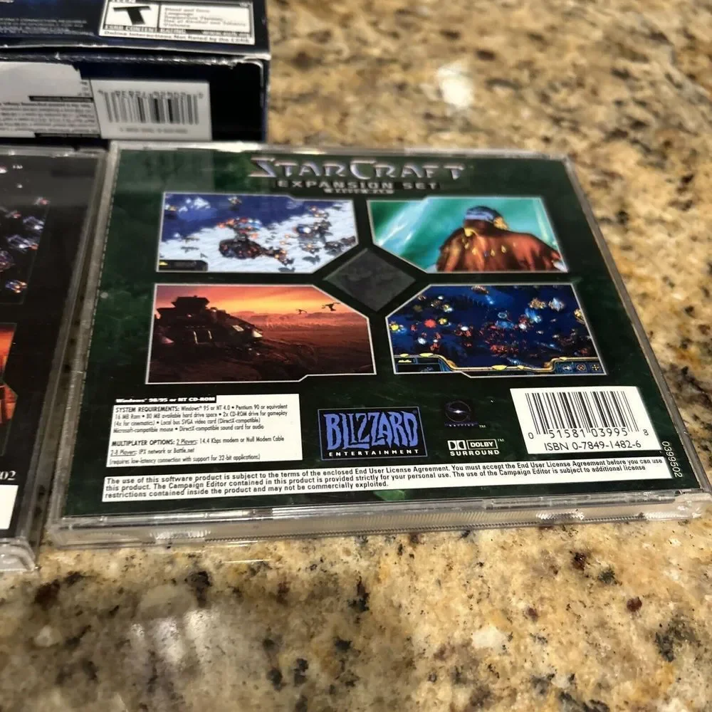 StarCraft  Wings of Liberty Expansion Set , original box, strategy guide Lot